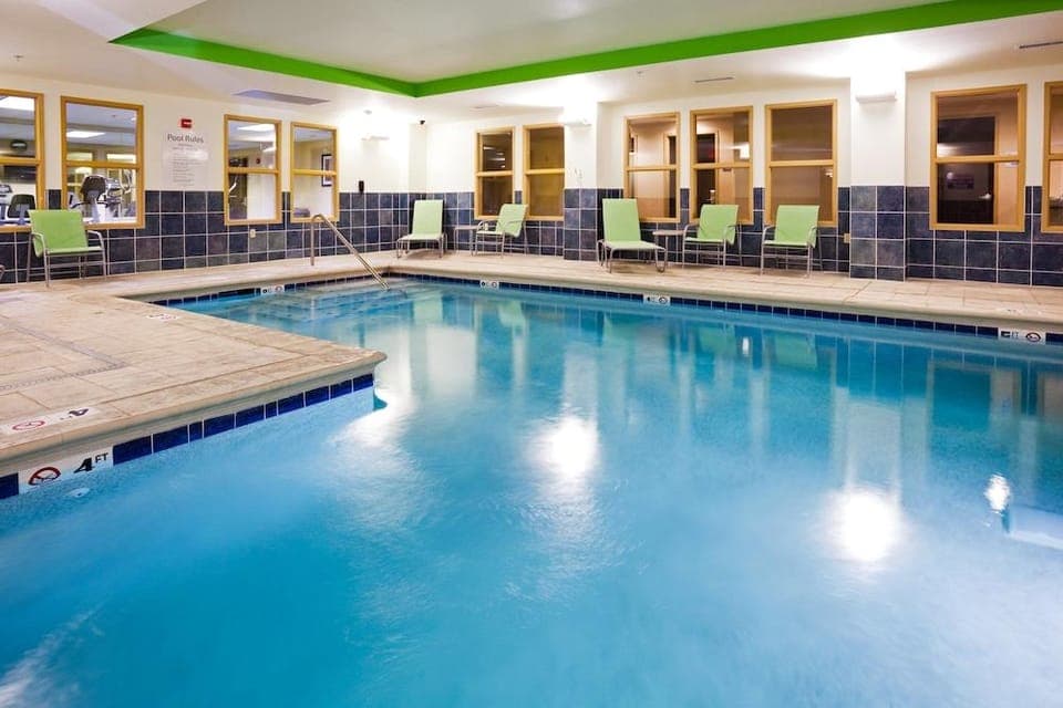 Holiday Inn Express & Suites Newport S by IHG Hotel in Douglas Lake