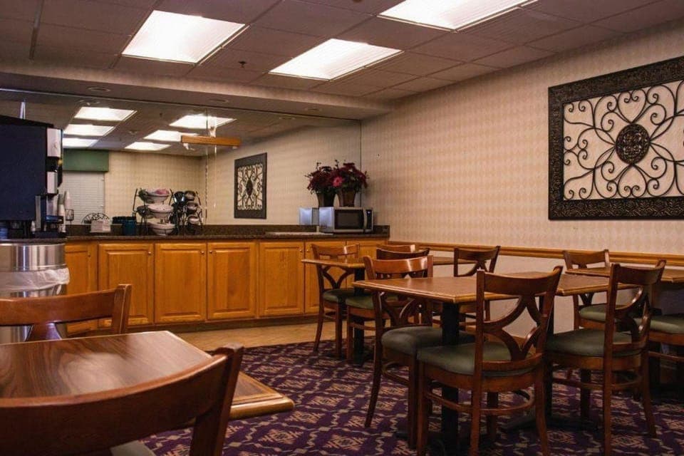 Bay Mountain Inn Hotel in Cherokee