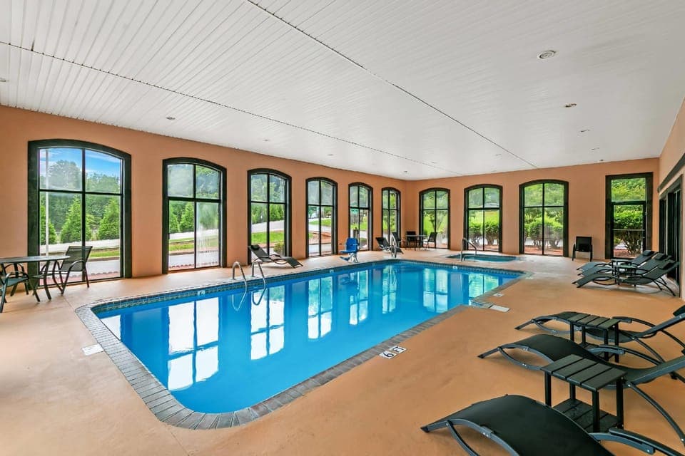 Swimming pool