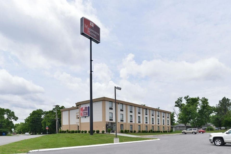 Magnuson Hotel Nashville North Hotel in Goodlettsville