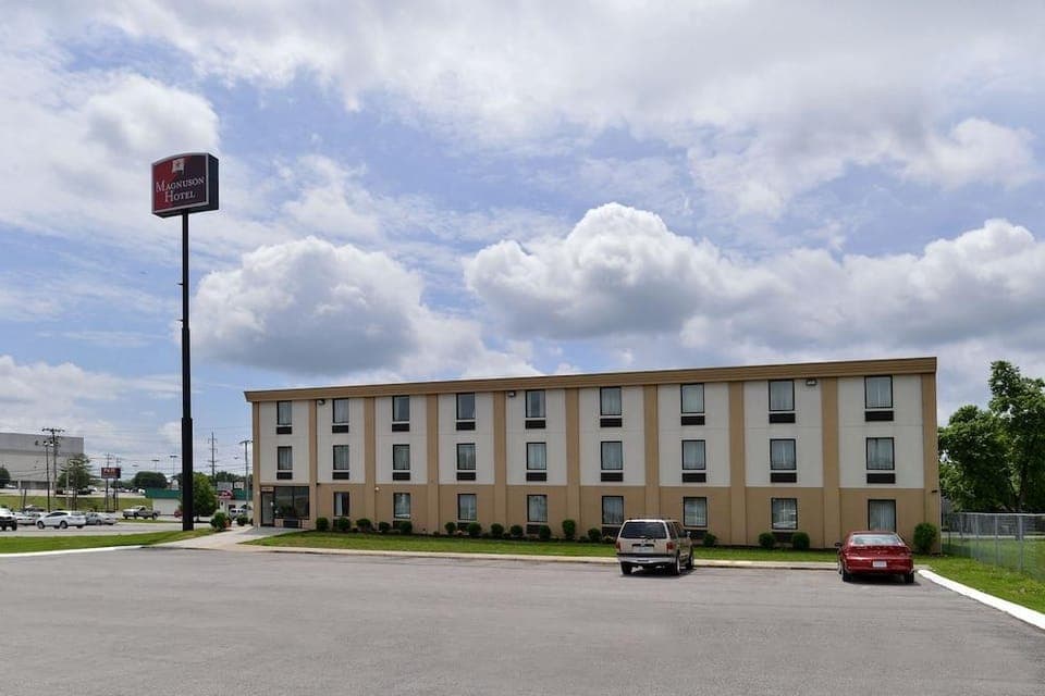 Magnuson Hotel Nashville North Hotel in Goodlettsville