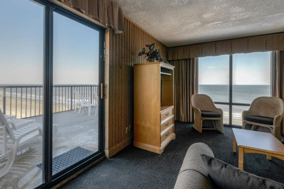 Kingfisher Inn Hotel in Garden City