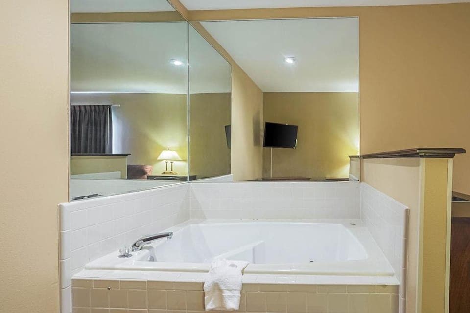 Country Hearth Inn - Ripley Hotel in Tennessee