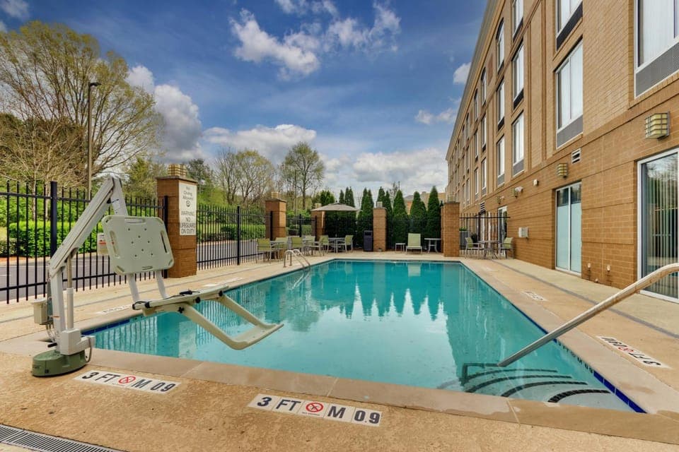 Swimming pool