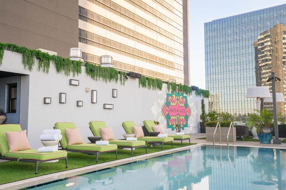 Swimming pool