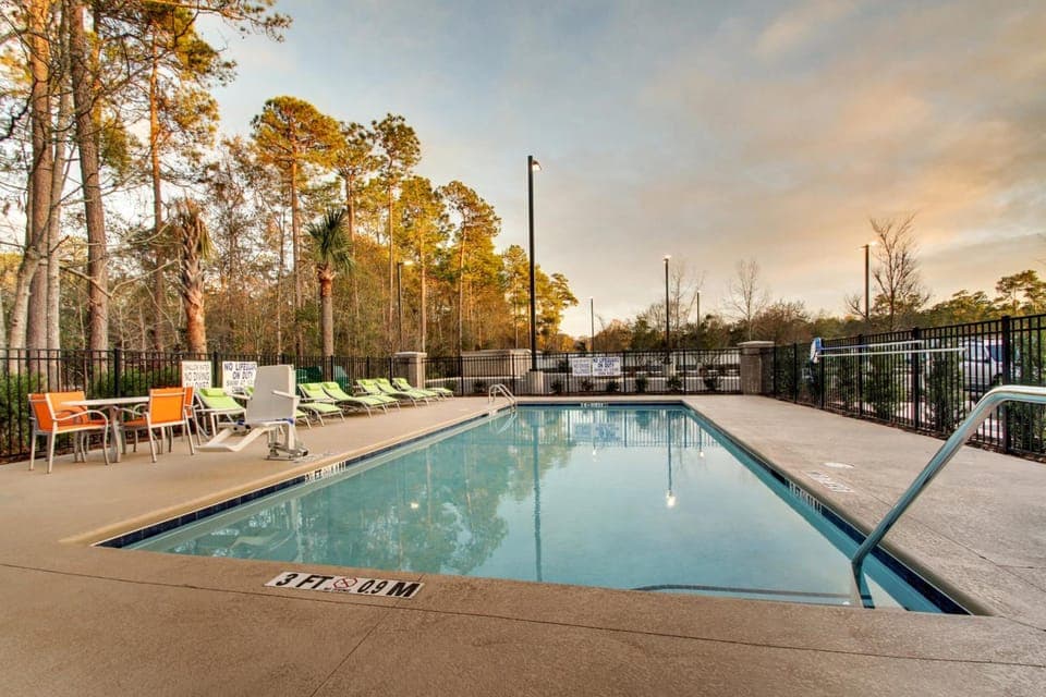 Swimming pool