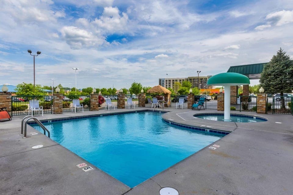Swimming pool