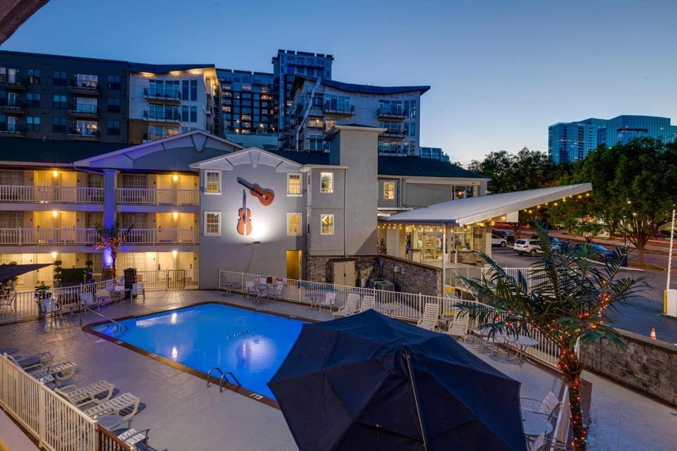 Swimming pool