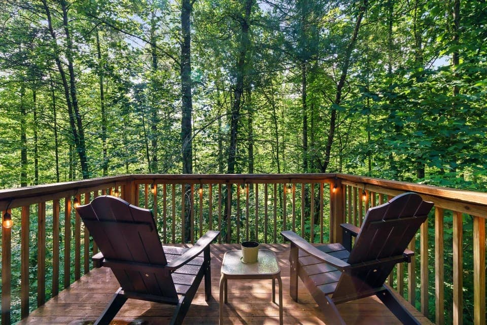 Rivers Edge Treehouses Hotel in Cheoah