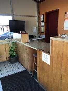 Budget Inn Carthage Hotel in Old Hickory Lake