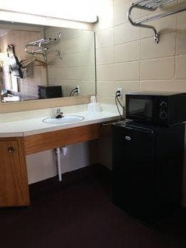 Budget Inn Carthage Hotel in Old Hickory Lake