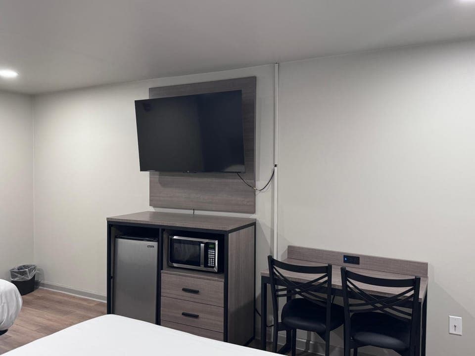 Shared lounge/TV area