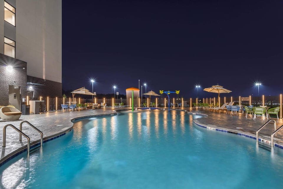 Swimming pool