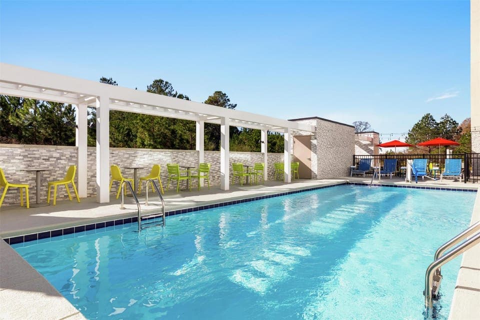 Swimming pool