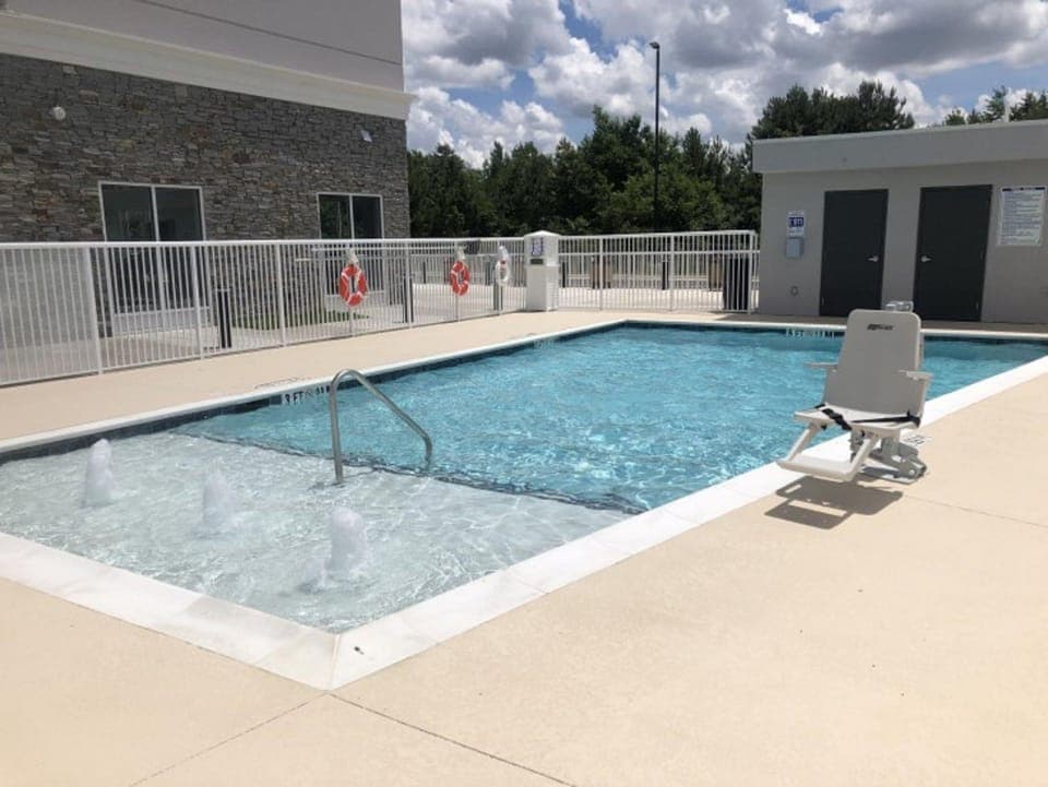 Swimming pool