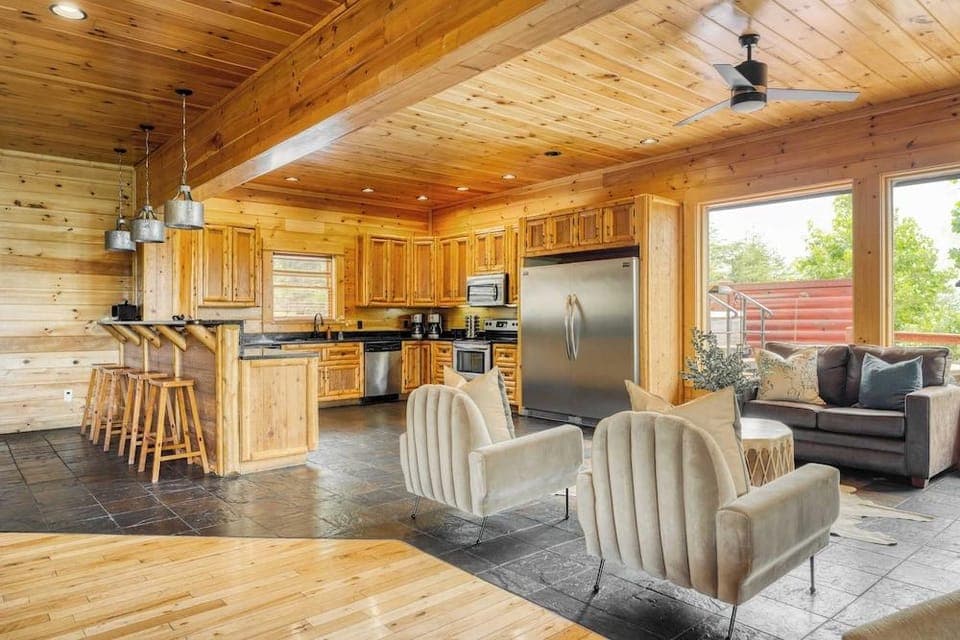 Pine Rise by Avantstay10mins to Pigeon Forge! Hotel in Sevier County