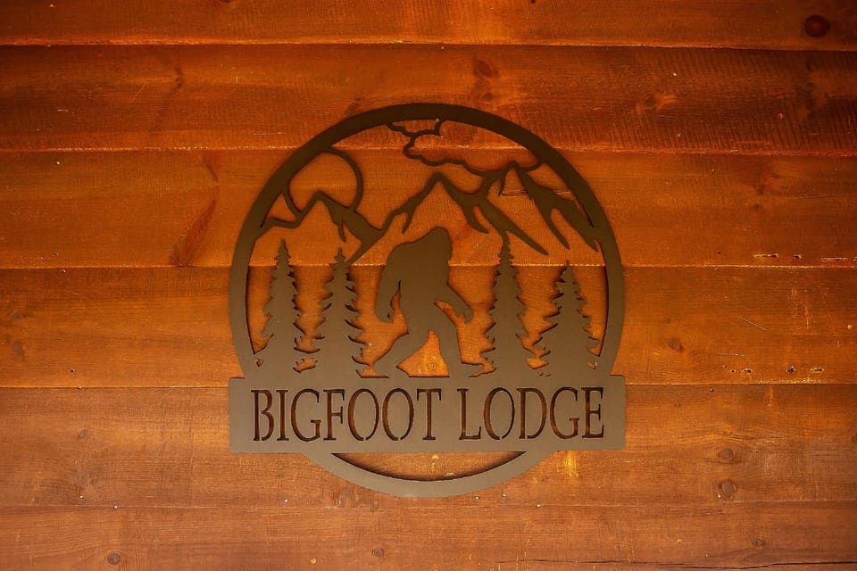 Bigfoot Lodge Room One Hotel in Tennessee