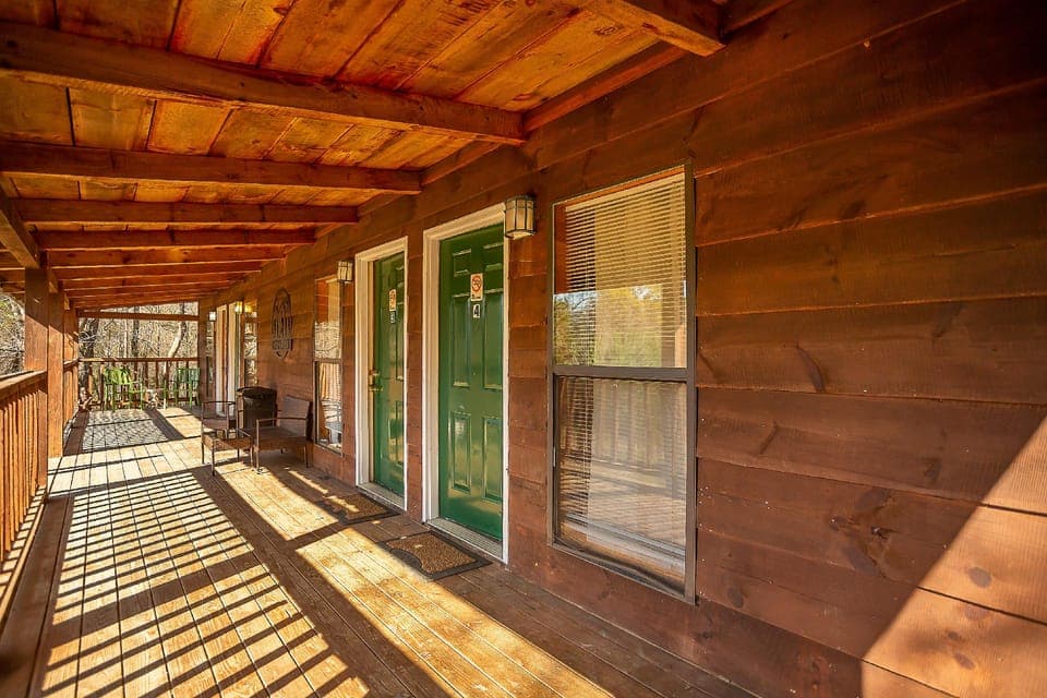 Bigfoot Lodge Room One Hotel in Tennessee