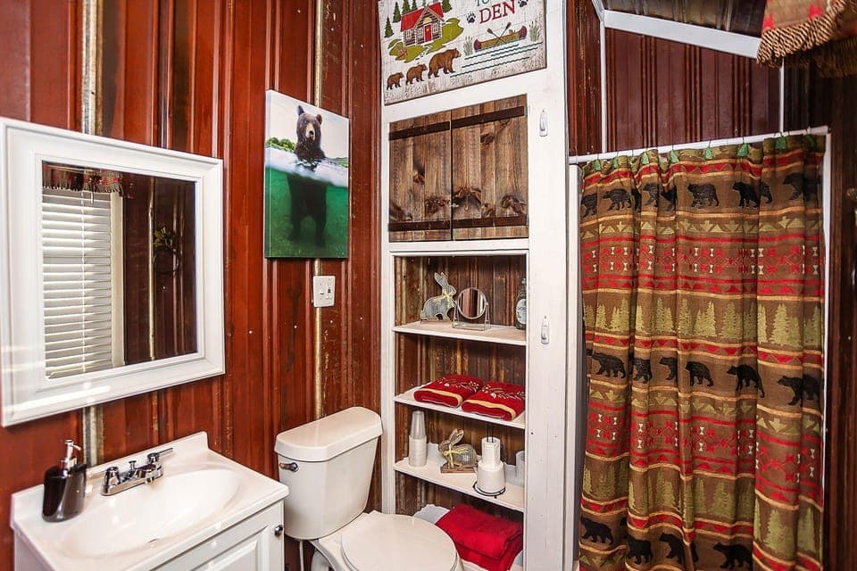 Yowie Cabin Hotel in Tennessee