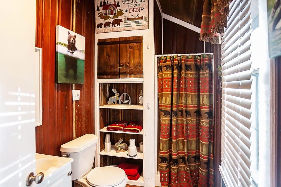 Yowie Cabin Hotel in Tennessee