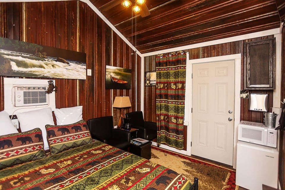 Yowie Cabin Hotel in Tennessee