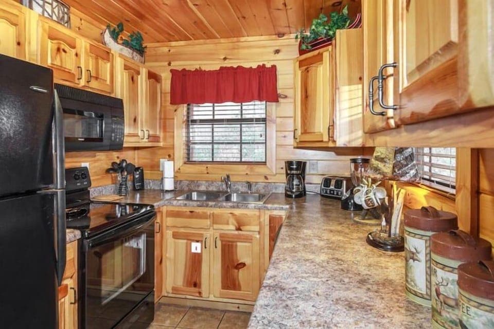 Away From it All by Jackson Mountain Rentals Hotel in Gatlinburg