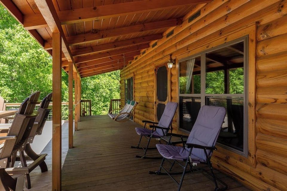 Stillwater Cove Hotel in Douglas Lake