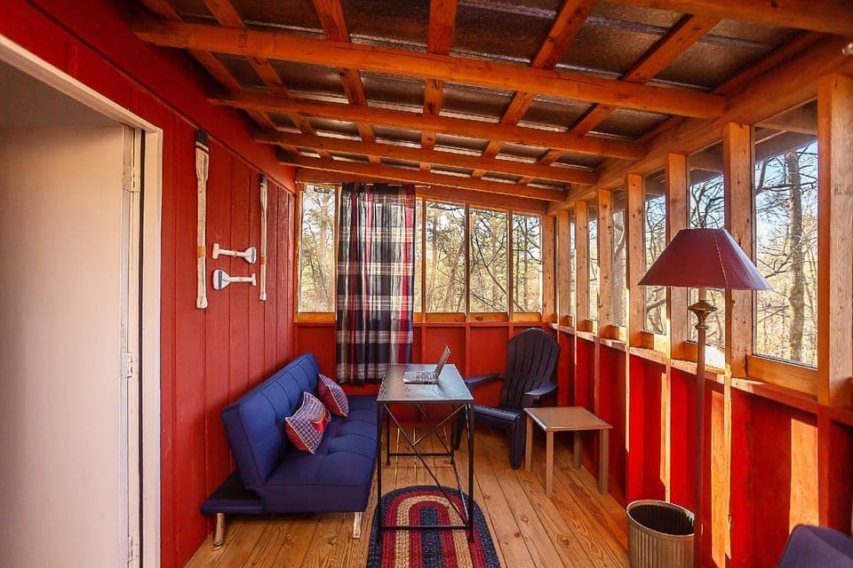Sasquatch Cabin Hotel in Tennessee
