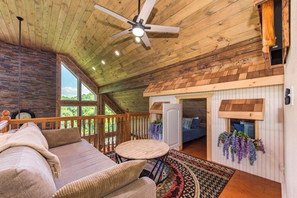 Smoky's Bliss Hotel in Sevier County