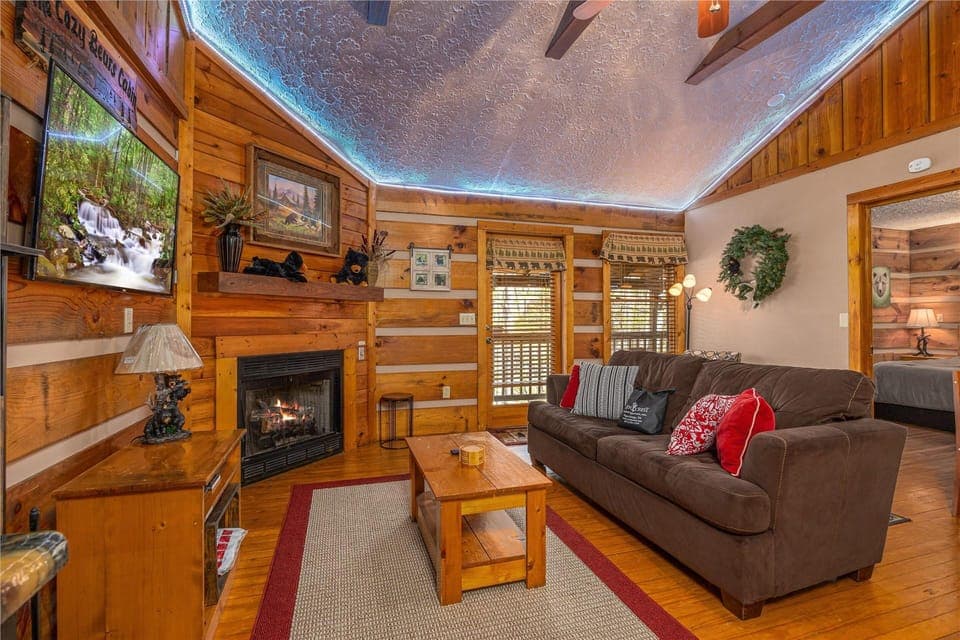 Cozy Bears Cabin Hotel in Pigeon Forge