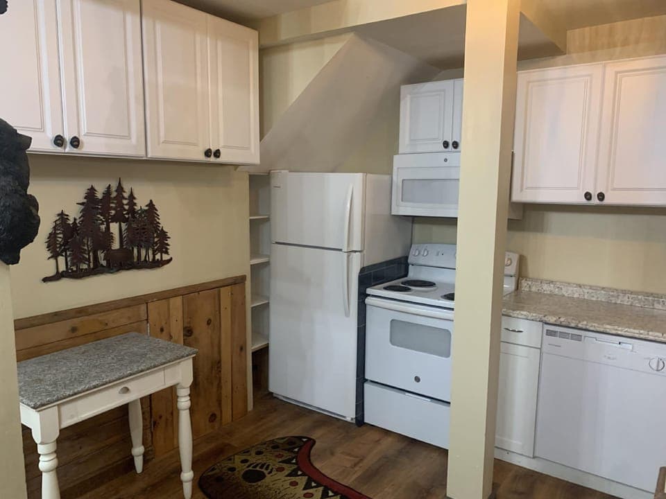 Woodwose Cabin - Adventures Now Hotel in Tennessee