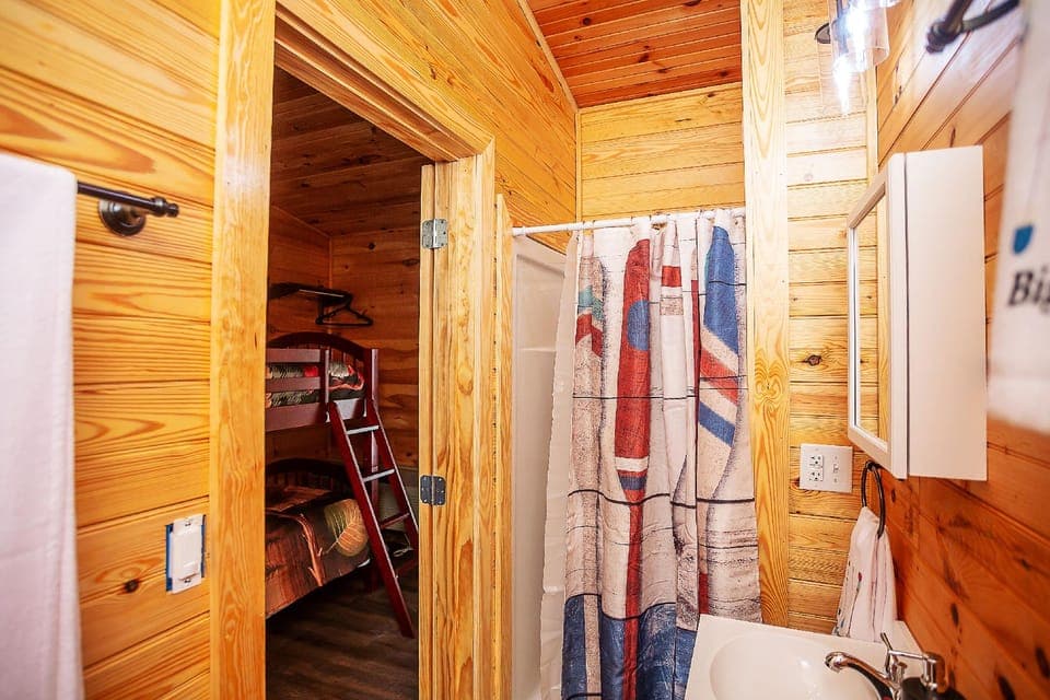 Bigfoot Lodge Room Two Hotel in Tennessee