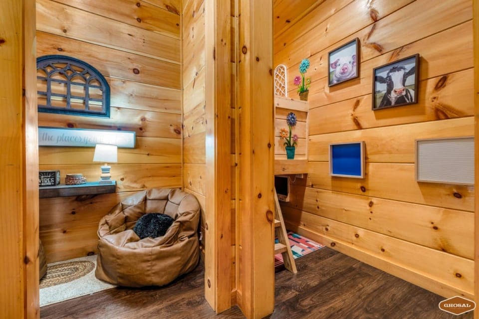 Whispering Pines Retreat By Ghosal Luxury Lodging Hotel in Gatlinburg