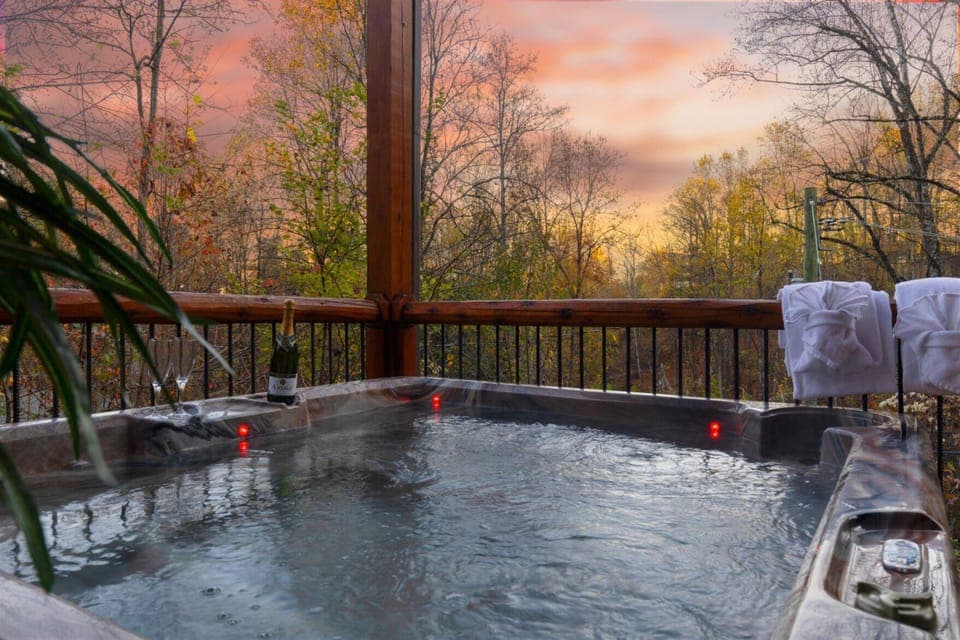 Whispering Pines Retreat By Ghosal Luxury Lodging Hotel in Gatlinburg