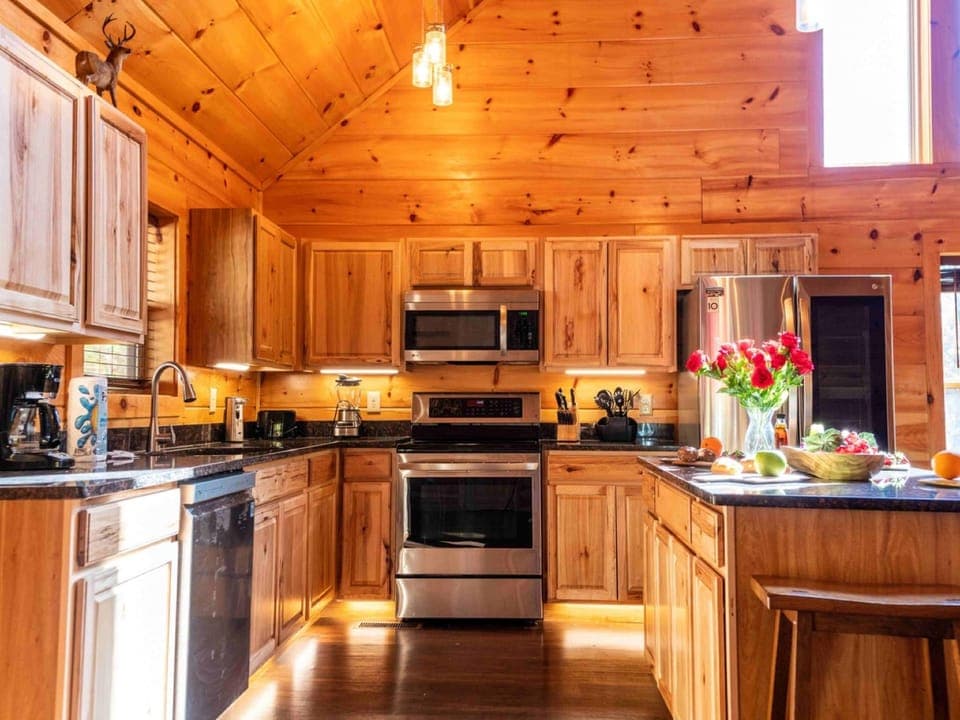 Whispering Pines Retreat By Ghosal Luxury Lodging Hotel in Gatlinburg