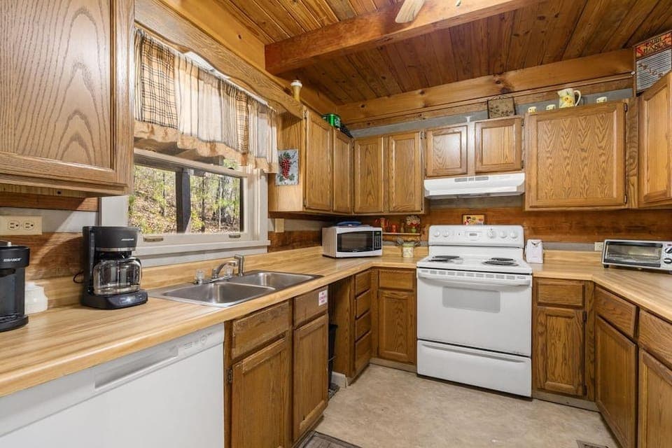 Mountain Vintage Hotel in Sevier County