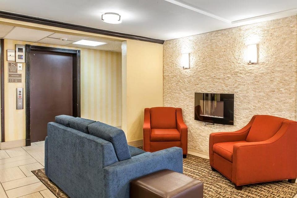Comfort Inn & Suites Hotel in Cleveland