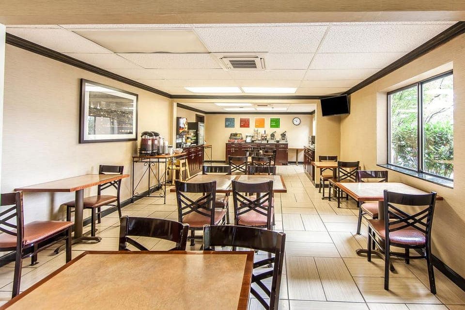 Comfort Inn & Suites Hotel in Cleveland