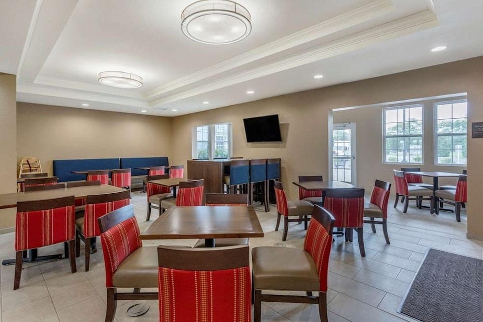 Mainstay Suites Fort Campbell Hotel in Clarksville