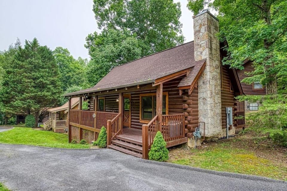 Er66 - Lil Bit Of Heaven - Great Location. Close To All The Action! 1 Bedroom Cabin by RedAwning Hotel in Pigeon Forge