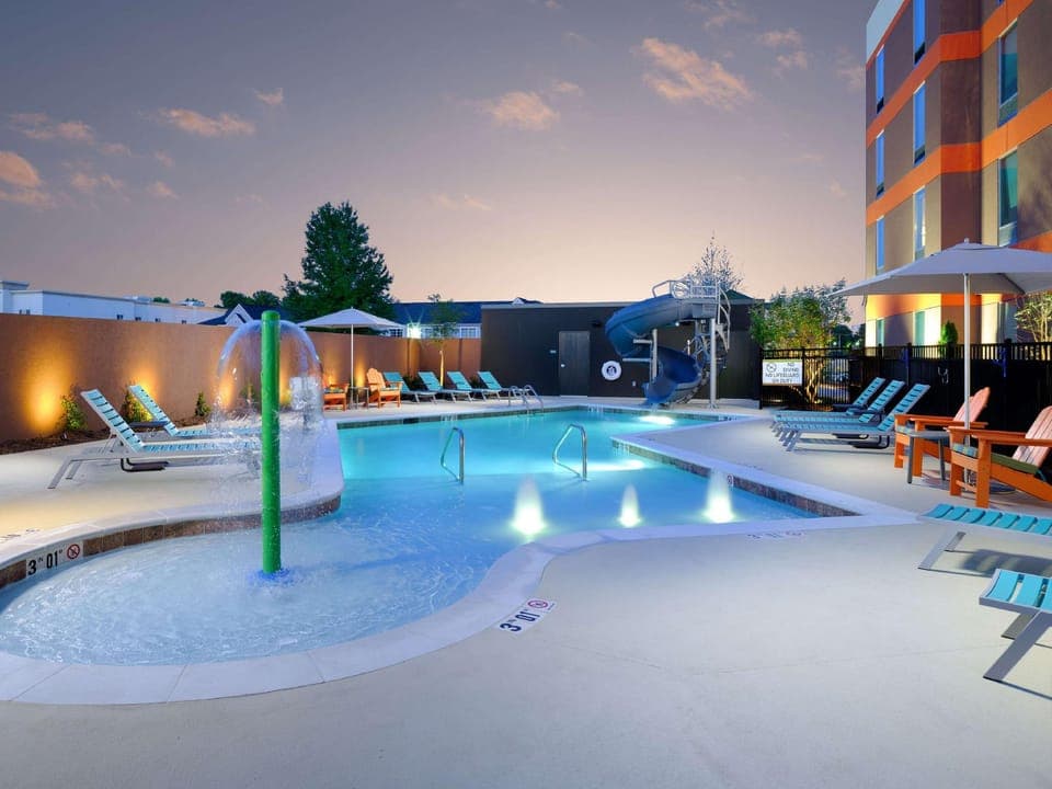 Swimming pool
