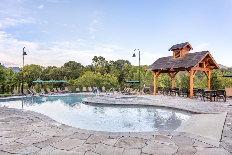 Swimming pool