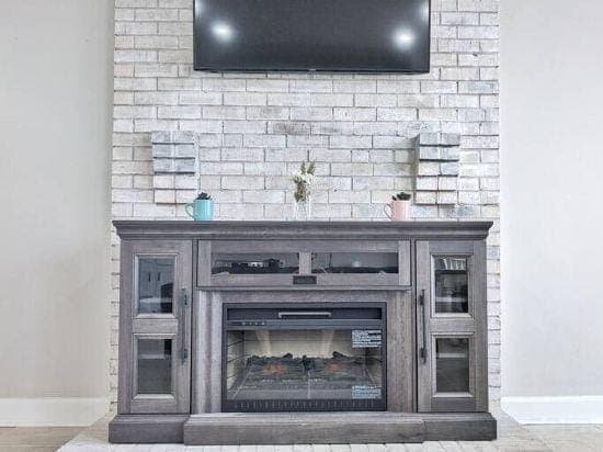 Spacious Suite with Fireplace and Scenic Views - Elegant Retreat Hotel in Clarksville