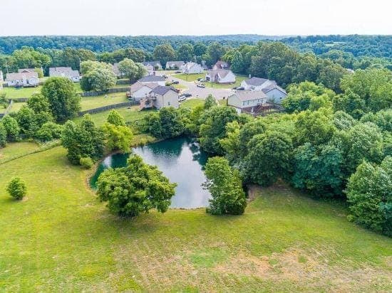 Spacious Suite with Fireplace and Scenic Views - Elegant Retreat Hotel in Clarksville