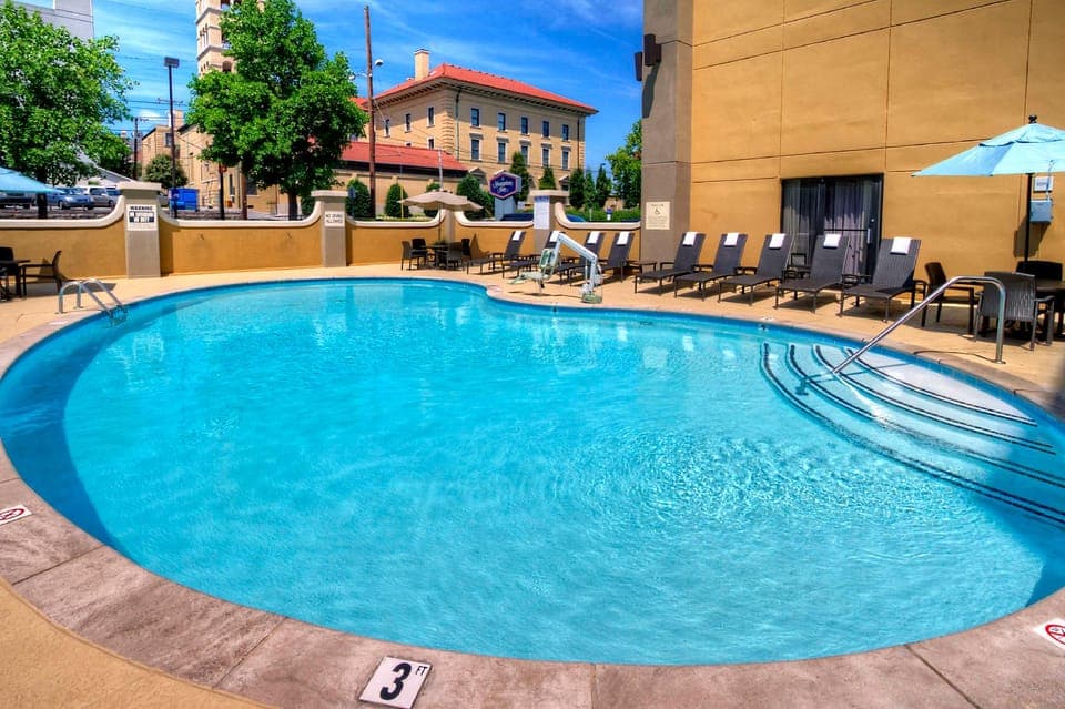 Swimming pool