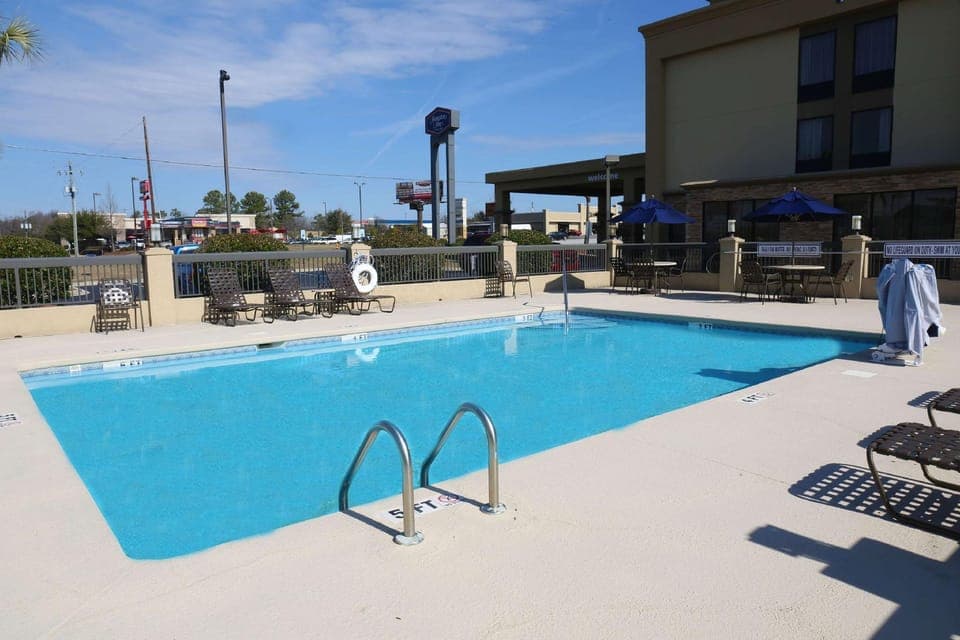 Swimming pool