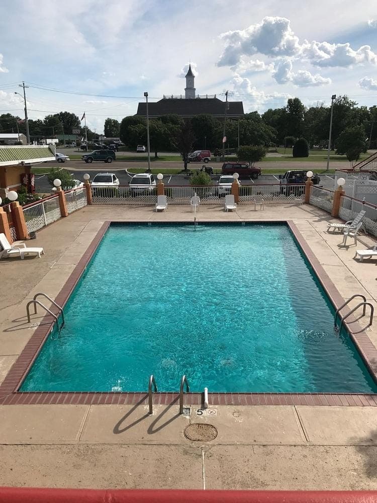 Milan Inn & Suites Hotel in Tennessee