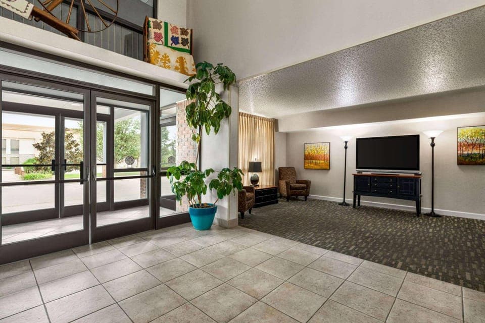 Shared lounge/TV area
