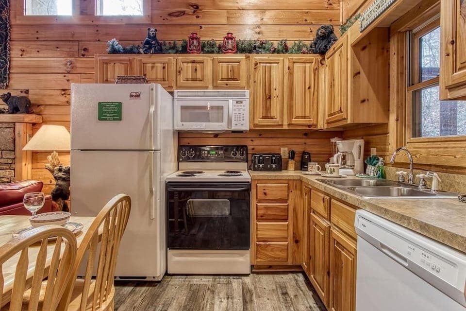 Er317 - The Cubby Hole - Great Location - Close To Town 1 Bedroom Cabin by RedAwning Hotel in Pigeon Forge