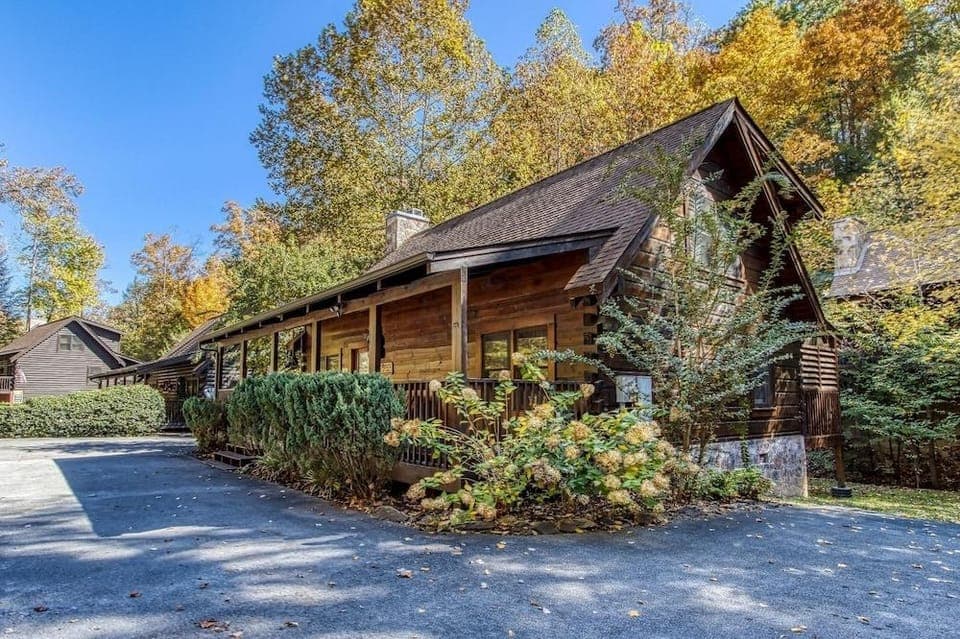 Er 256 â Smoky Mountain Top Great Location â Close To Town! 3 Bedroom Cabin by RedAwning Hotel in Pigeon Forge